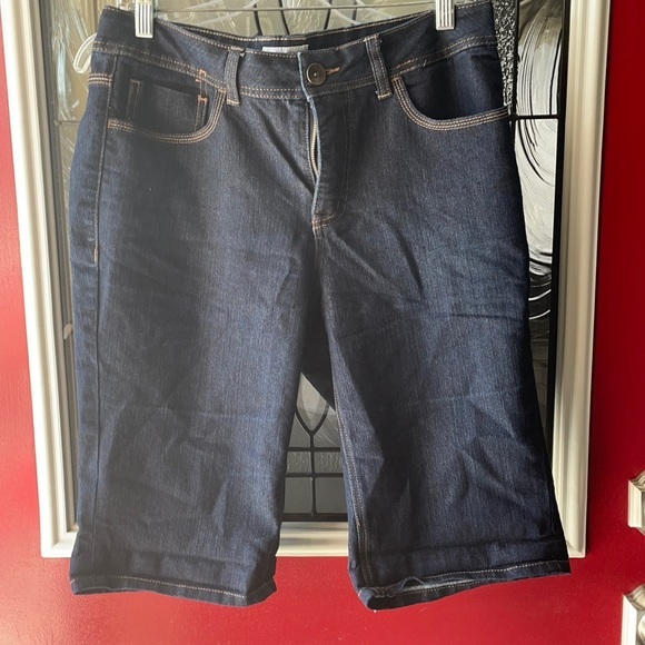 Bermuda Shorts - Picture 1 of 4